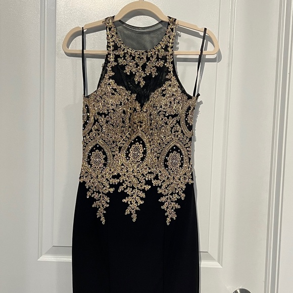 Xscape Dresses & Skirts - Beautiful Party Dress Xscape Size 4